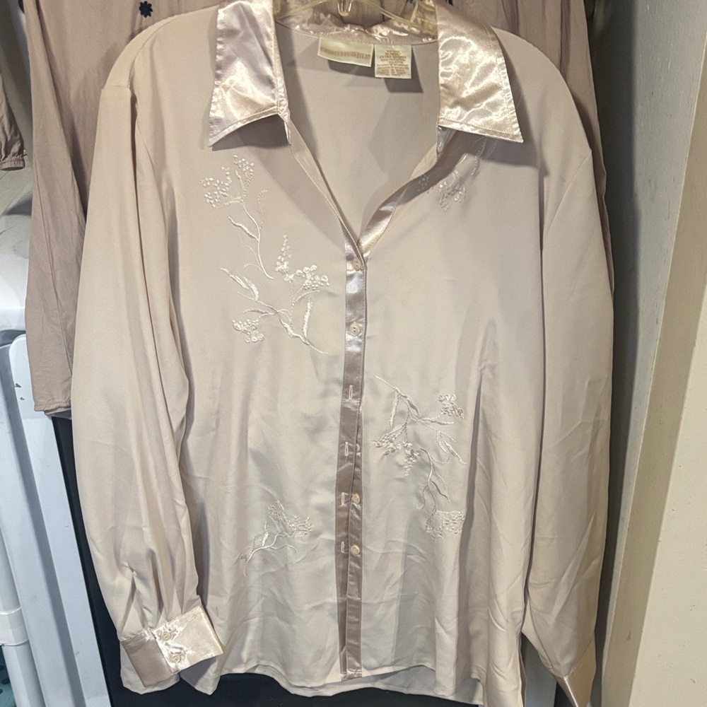 Elegant Christie & jill blouse cream with Embroidered details beautiful xl